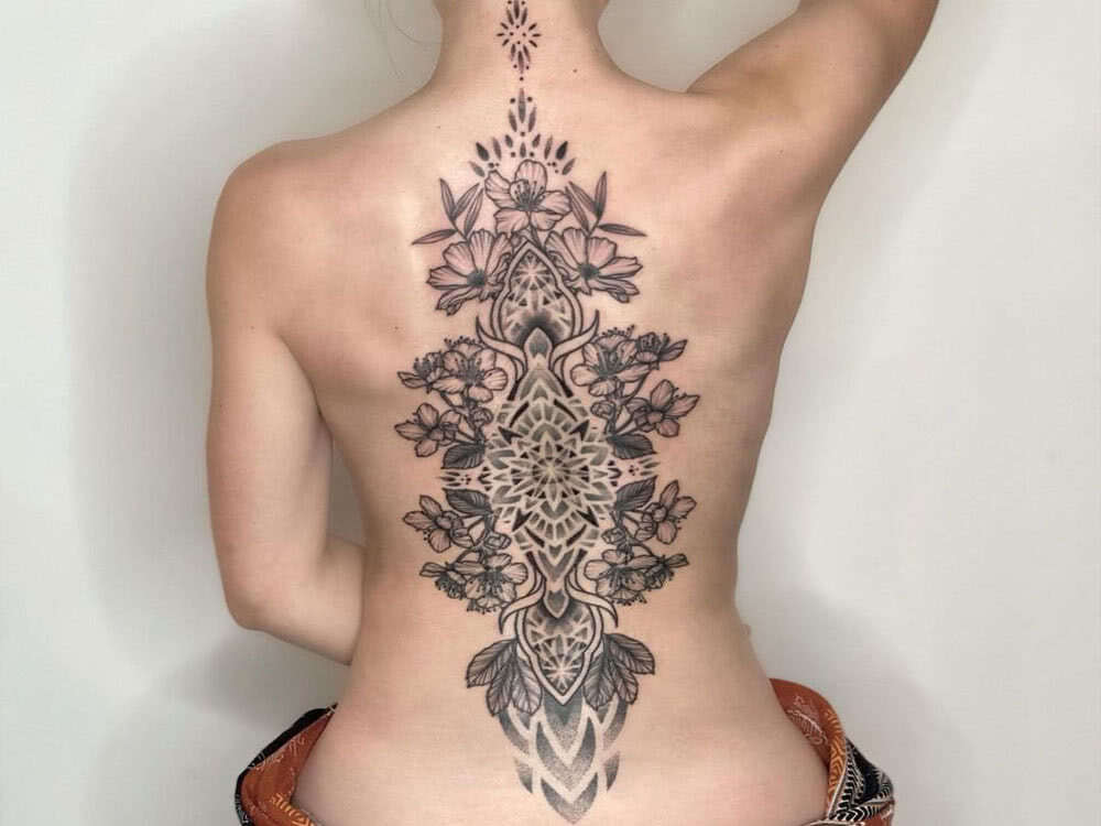 women tattoo back flowers